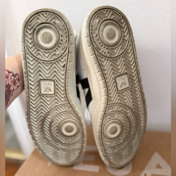 Veja V10 Off-White & Black Casual Sneakers - Picture 4 of 5